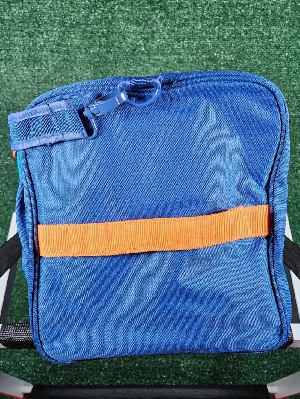 NWOT Vintage Lacoste Parfums Essential Sport Duffel Bag/Gym Bag / 21